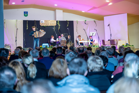 Srečanje ljudskih pevcev in godcev