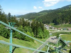 Prenova naletne smučine na smučarski skakalnici v Mislinji