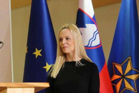 Slikarka Jerneja Smolnikar 