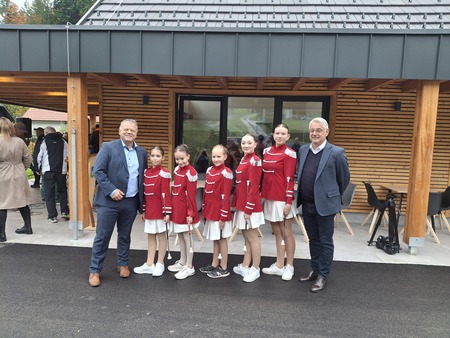 Twirling in mažoretni klub Spin