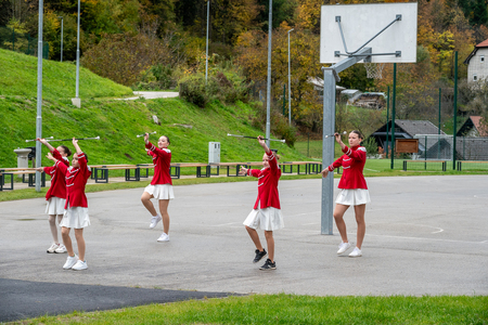 Twirling in mažoretni klub Spin